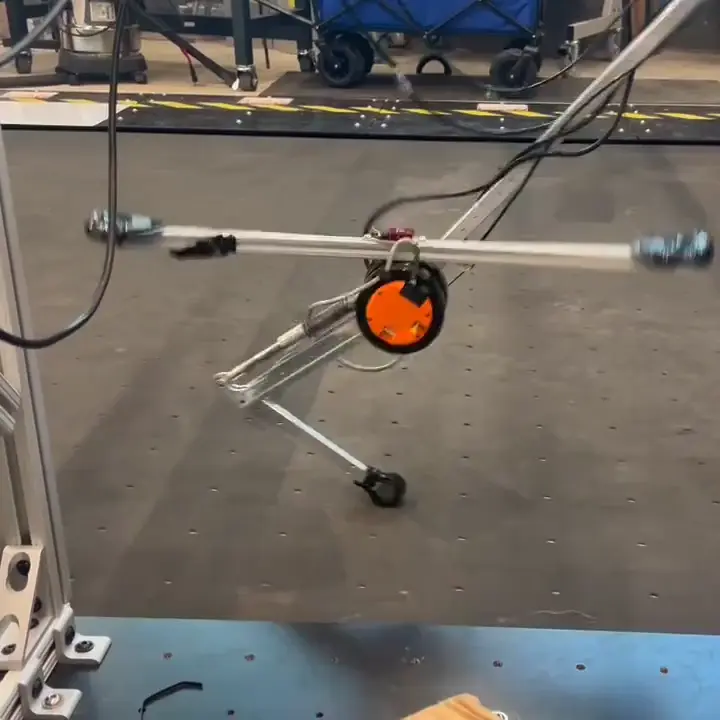 Kinodynamic Model Predictive Control for Energy Efficient Locomotion of Legged Robots with Parallel Elasticity